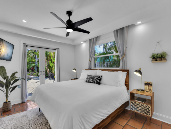 Naples Vacation Home With Private Pool Short Walk To Beach
